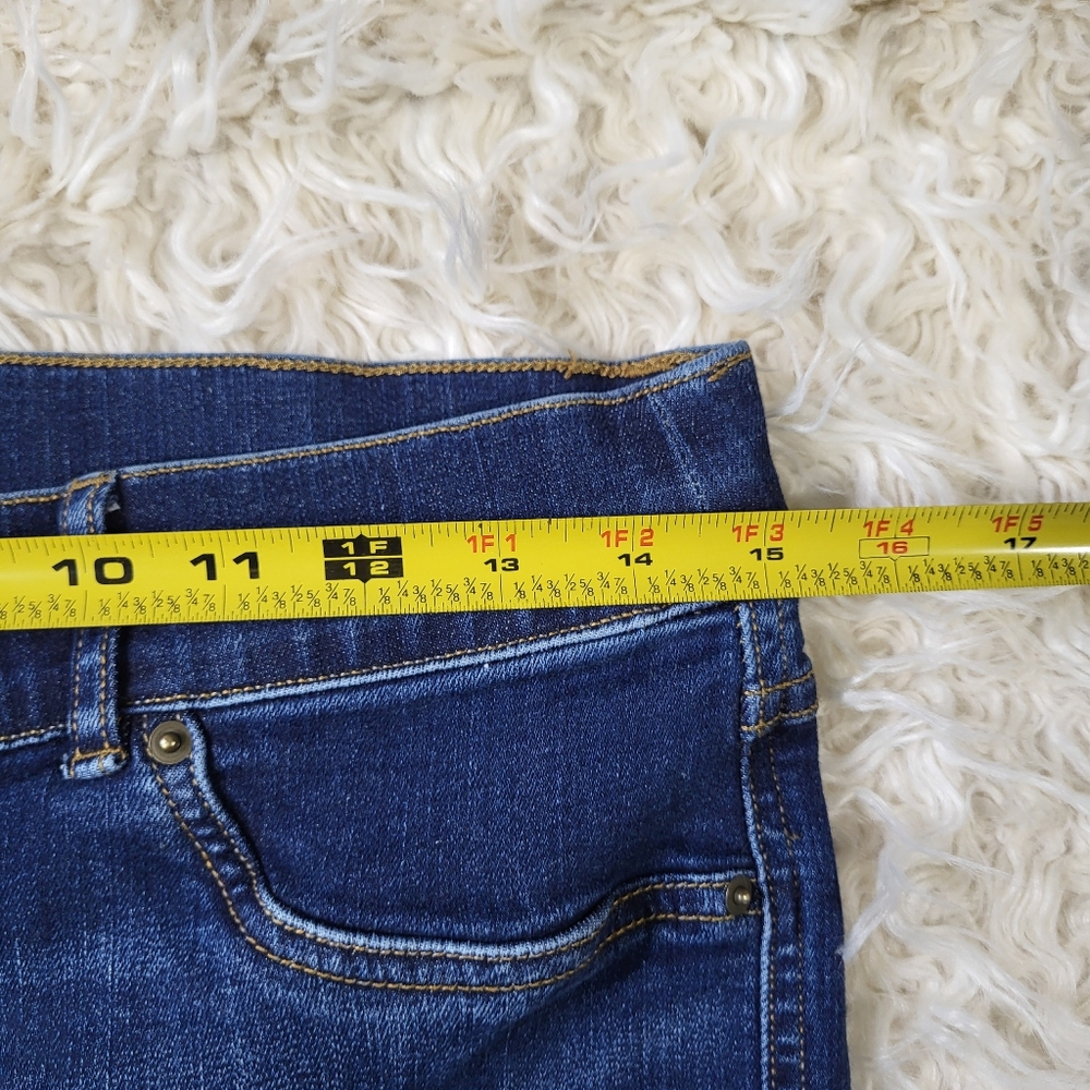 Spanx Flare Leg Pull On Jeans Size Medium Dark Wash - Picture 9 of 15